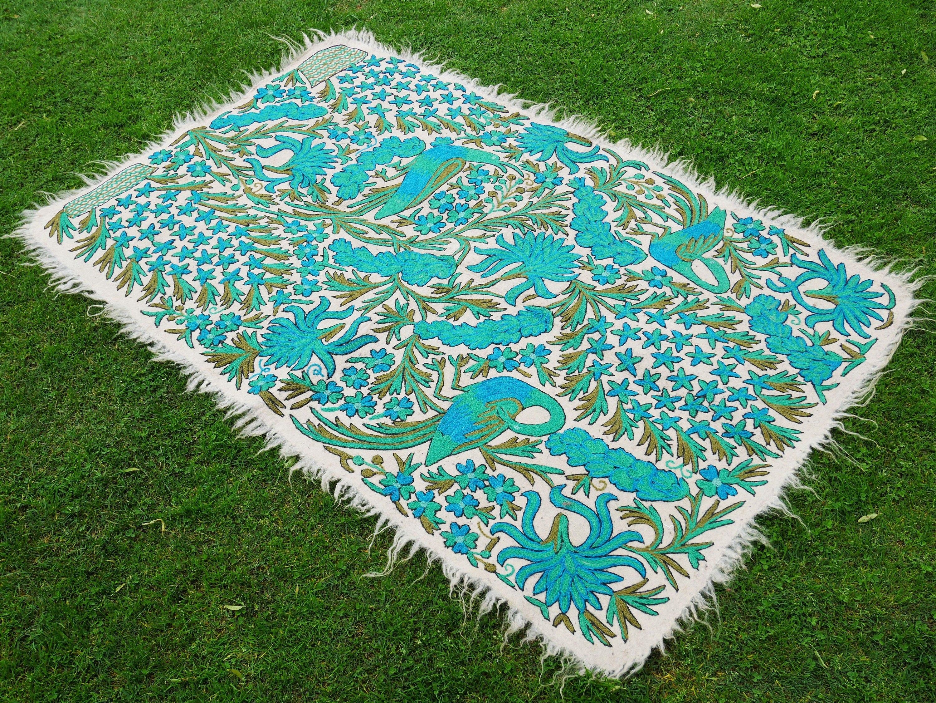 Indian wool rug - felt rug "Mughal garden" | traditional "Kashmiri Namda rug- hand felted, embroidered 6x4  ft - The Shanti Home