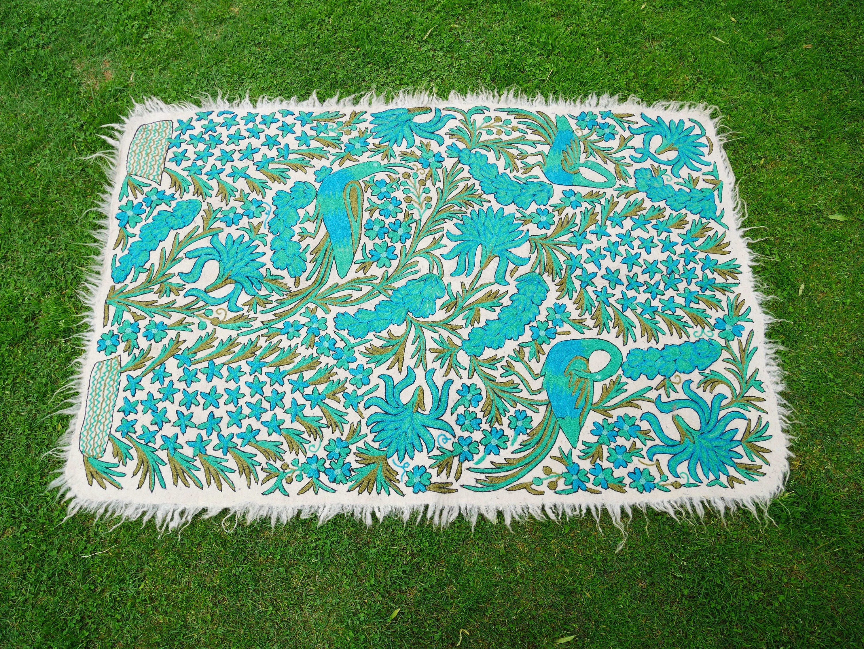 Indian wool rug - felt rug "Mughal garden" | traditional "Kashmiri Namda rug- hand felted, embroidered 6x4  ft - The Shanti Home