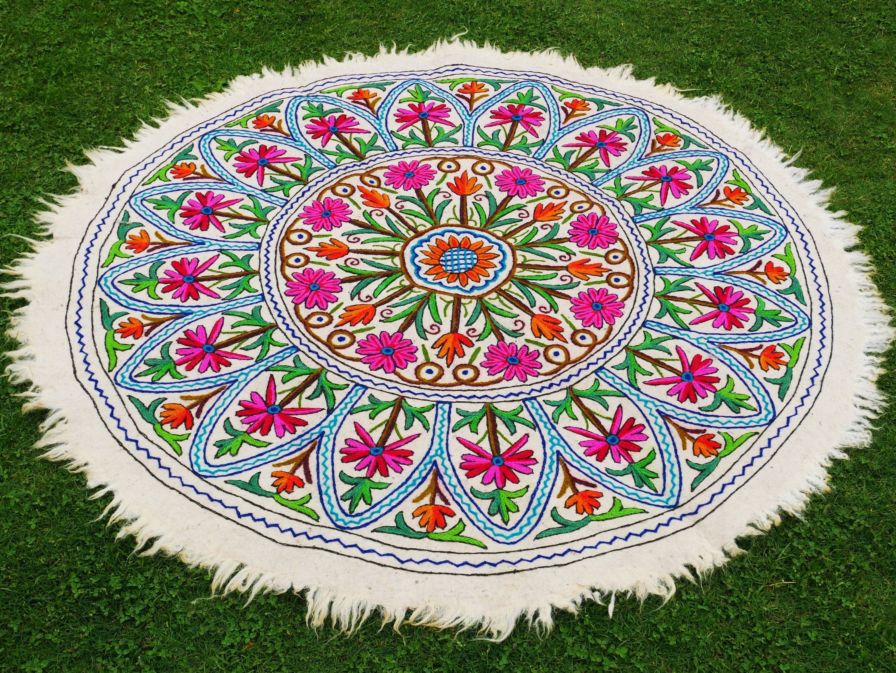 Round wool rug "Himalayan Mandala" | felted wool rug Kashmiri "Namda" traditional felt rug - The Shanti Home