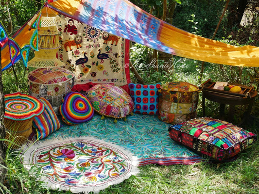 Hippie-Dekor SET Bodensitzgruppe – mit dekorativen Saris, Wurfkissen und Bodenkissenbezügen | einzigartige Meditationsraumdekoration
